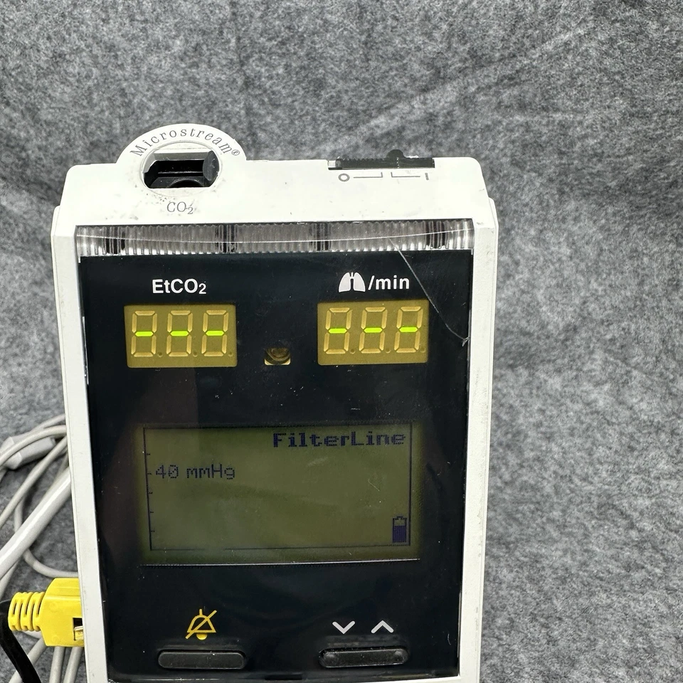 Monitor Microstream ETCO2 Capnograph Oridion Microcap con montaje con adaptador Foto 3 de 4