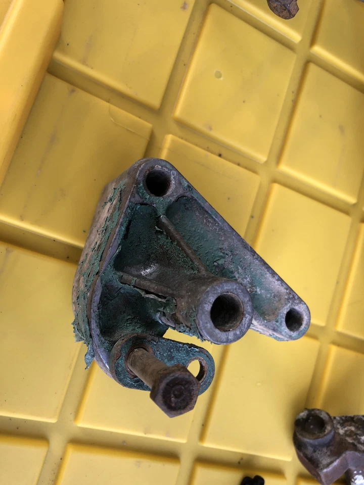 Soporte alternador Pontiac GTO 1964 1965 1966 1967 9774773 389 421 64 65 66 67 Foto 2 de 4