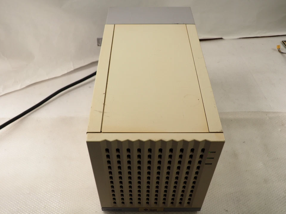 Sun Microsystems 599-2314-01 StorEdge 711 Ultra SCSI Drivers Enclosure w/ HDD - Image 4 of 4