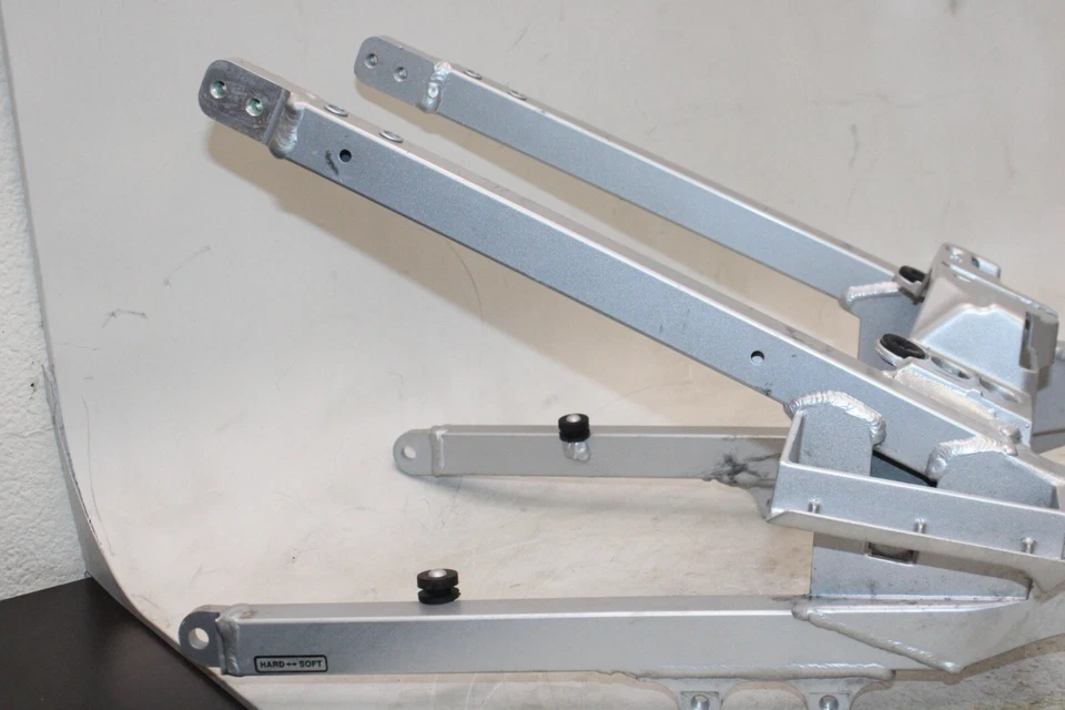 06-12 YAMAHA FJR1300A ABS OEM SUBCHASIS TRASERO SUBMARCO Foto 4 de 4