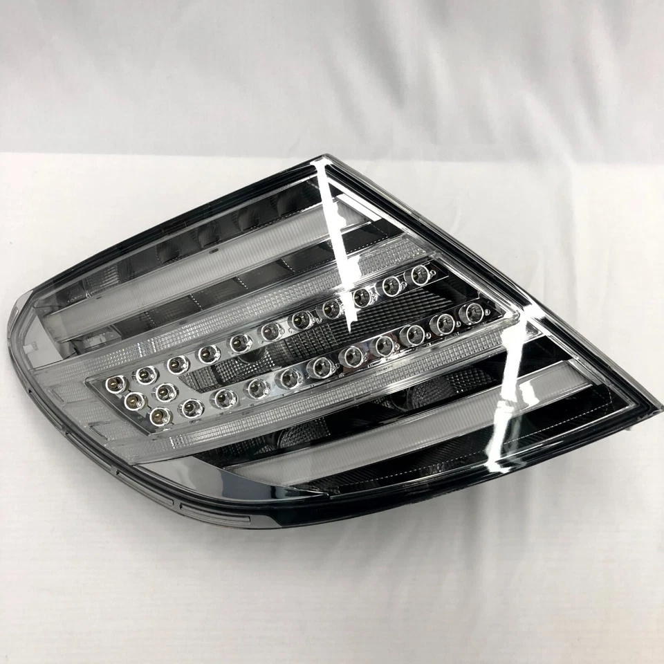 W204 LED Rear Lamp Lights For Mercedes Benz C class  C180 C200 C300 C250 Smoke - Image 2 of 4