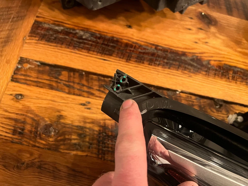 OEM | 2016 - 2019 Buick Envision Halogen Headlight (Right/Passenger) - Image 4 of 4