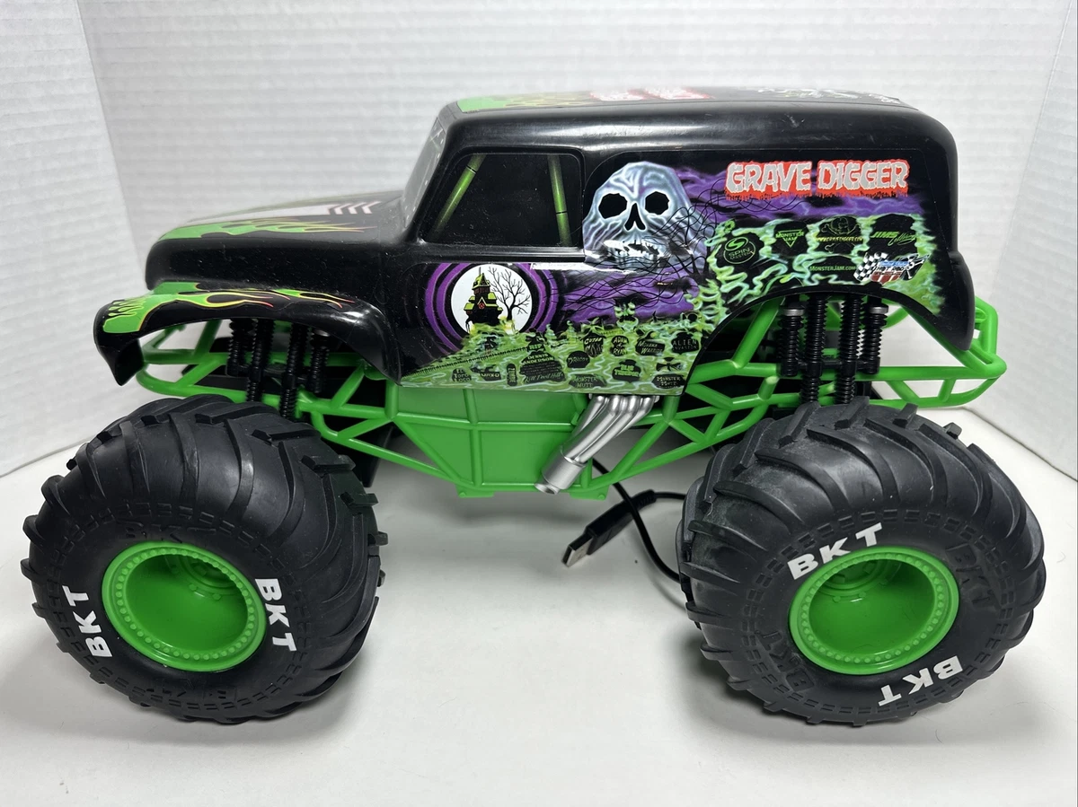 Spin Master Monster Jam Grave Digger 1 15 Scale RC Monster Truck