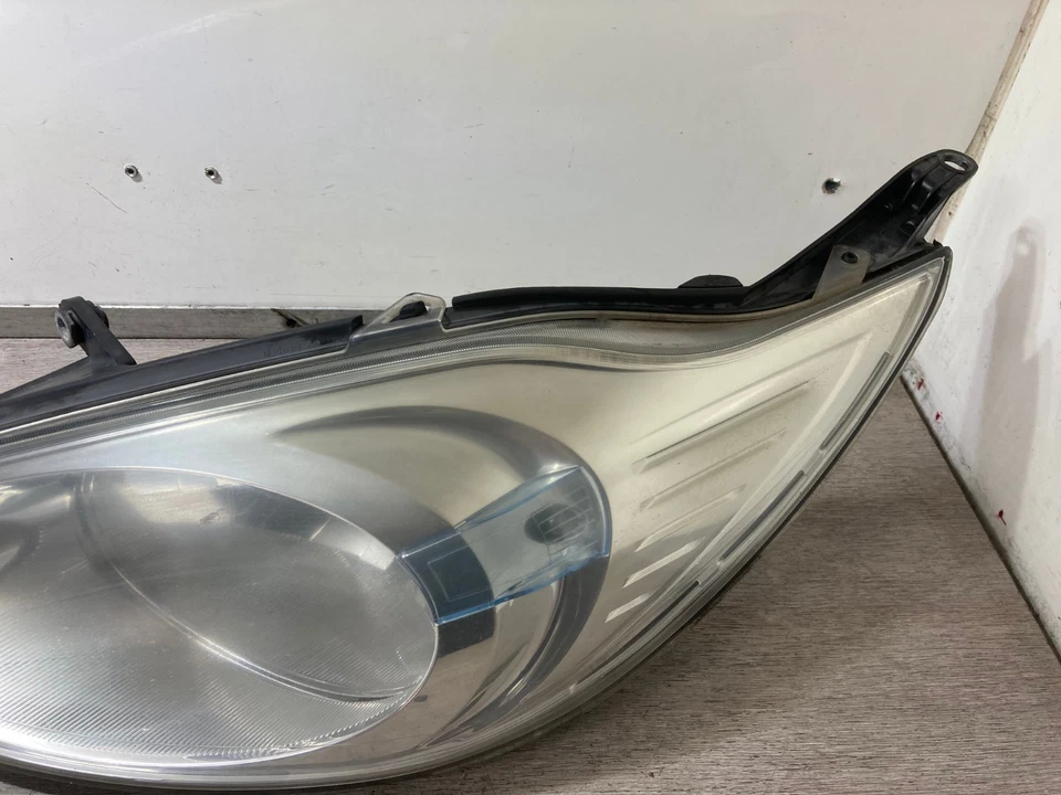 Par de faros delanteros Ford Ka 2011 del lado del conductor y del pasajero Foto 3 de 4