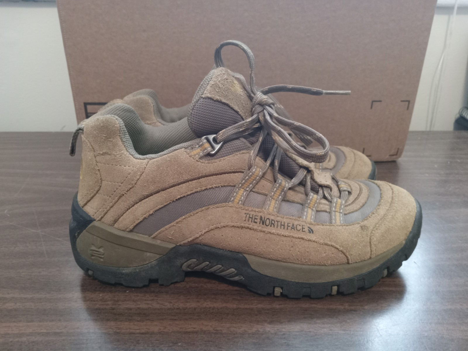 North Face Womens Brown Suede Hiking Shoes Size 7.5 Trail Ready