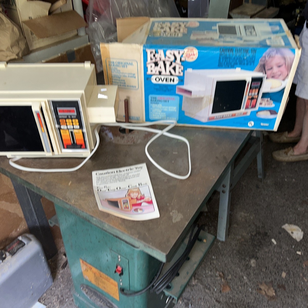 Vintage 1983 Easy Bake Oven Dual Temp - Open Box - As Is What's