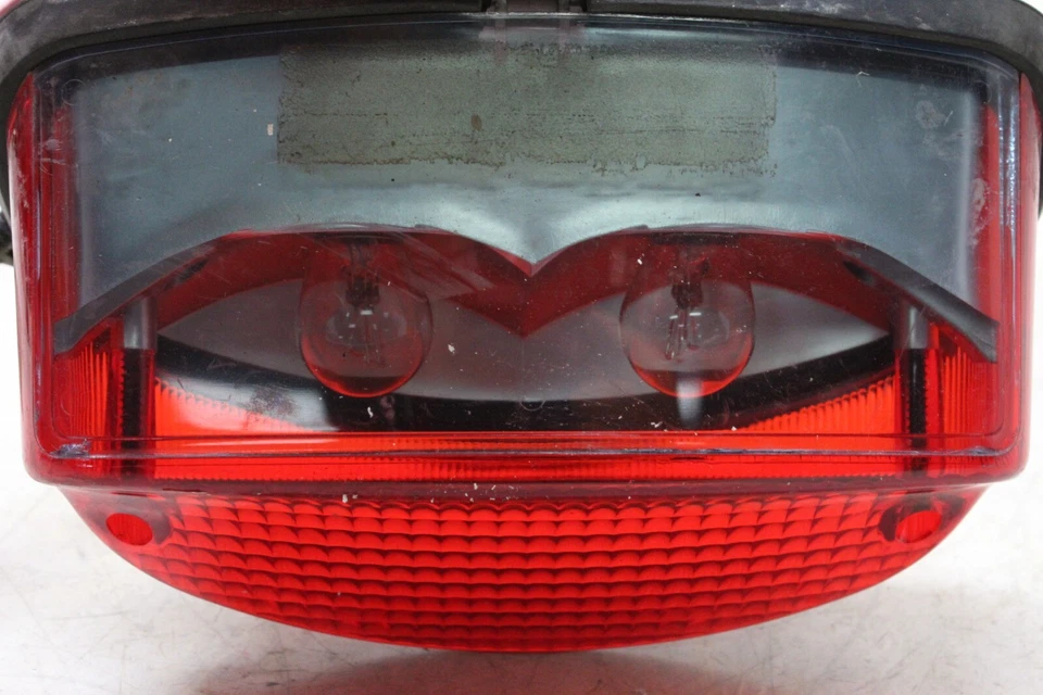 04-09 LUZ TRASERA LUZ FRENO TRASERO SUZUKI GS500F OEM Foto 3 de 4