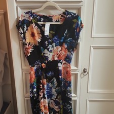 H&M Black Multicolor Floral Shift Dress V-Neck Short Sleeve Knee Length 6