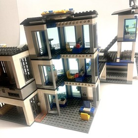 Police Station 60141 *NEAR COMPLETE* LEGO City