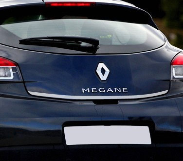 Enjoliveur de coffre chromé pour Mégane 3 Coupé pour masquer les rayures du hayon