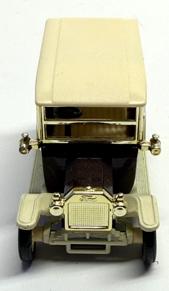 VTG Four Old-Time Hershey's Toy  Advertising Vehicles Great Condition - Image 4 of 4