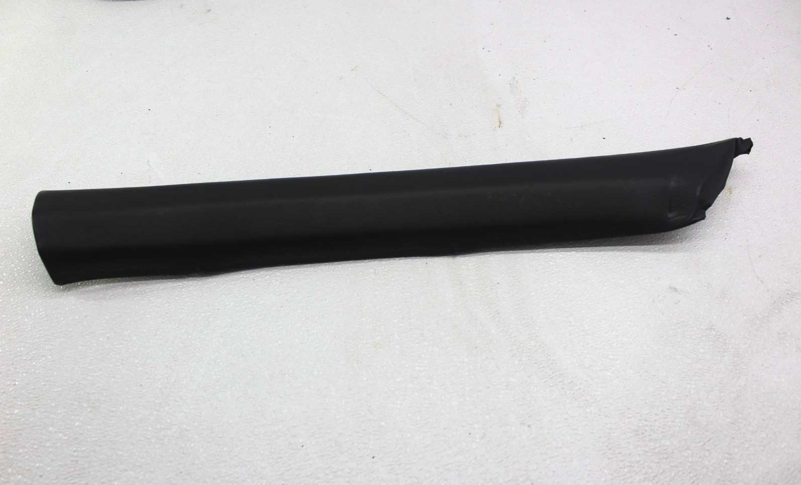 99-01 FERRARI 456 M RIGHT PASSENGER PILLAR TRIM