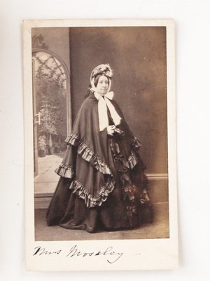 Mrs Crossley Reifrock Kleid viktorianisch CDV Foto E E Eccles Begraben 1863