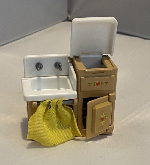1980 Mattel "The Littles" Dollhouse Kitchen Sink & Ice Box