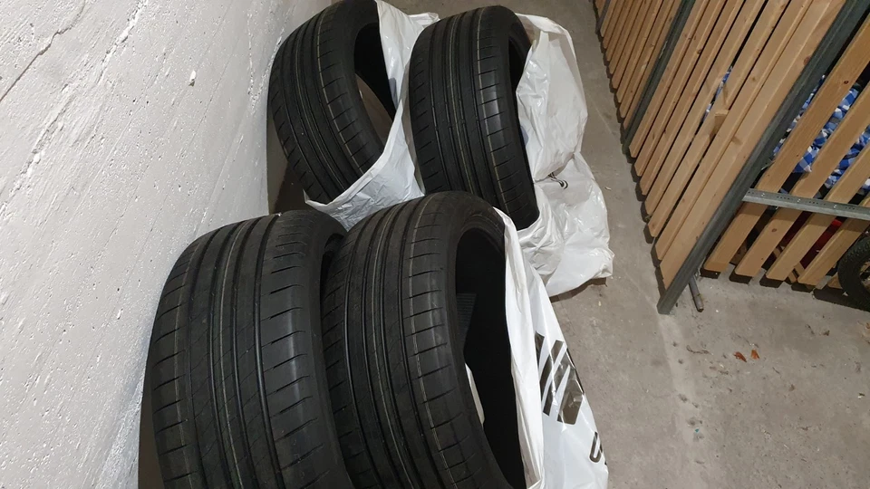 4x Bridgestone Potenza Sport 235/40 R20 96Y XL - Bild 2 von 4