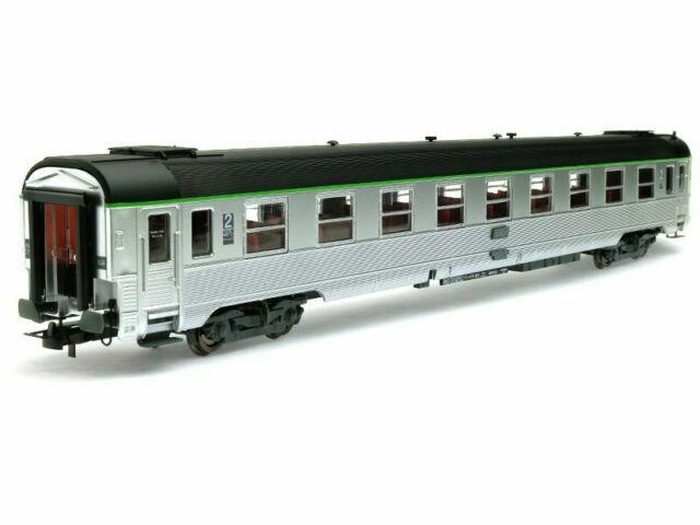 Voiture voyageurs à bogies, type DEV Inox B9, 2ème classe | Trains de