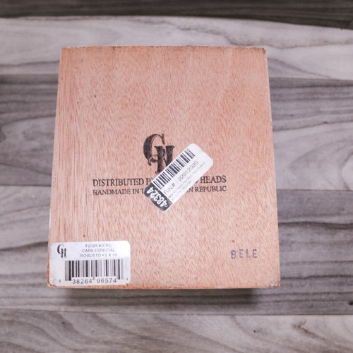 Four Kicks Capa Especial robuste leere Holz Zigarrenkiste 6" x 5,25" x 3,5" - Bild 6 von 9