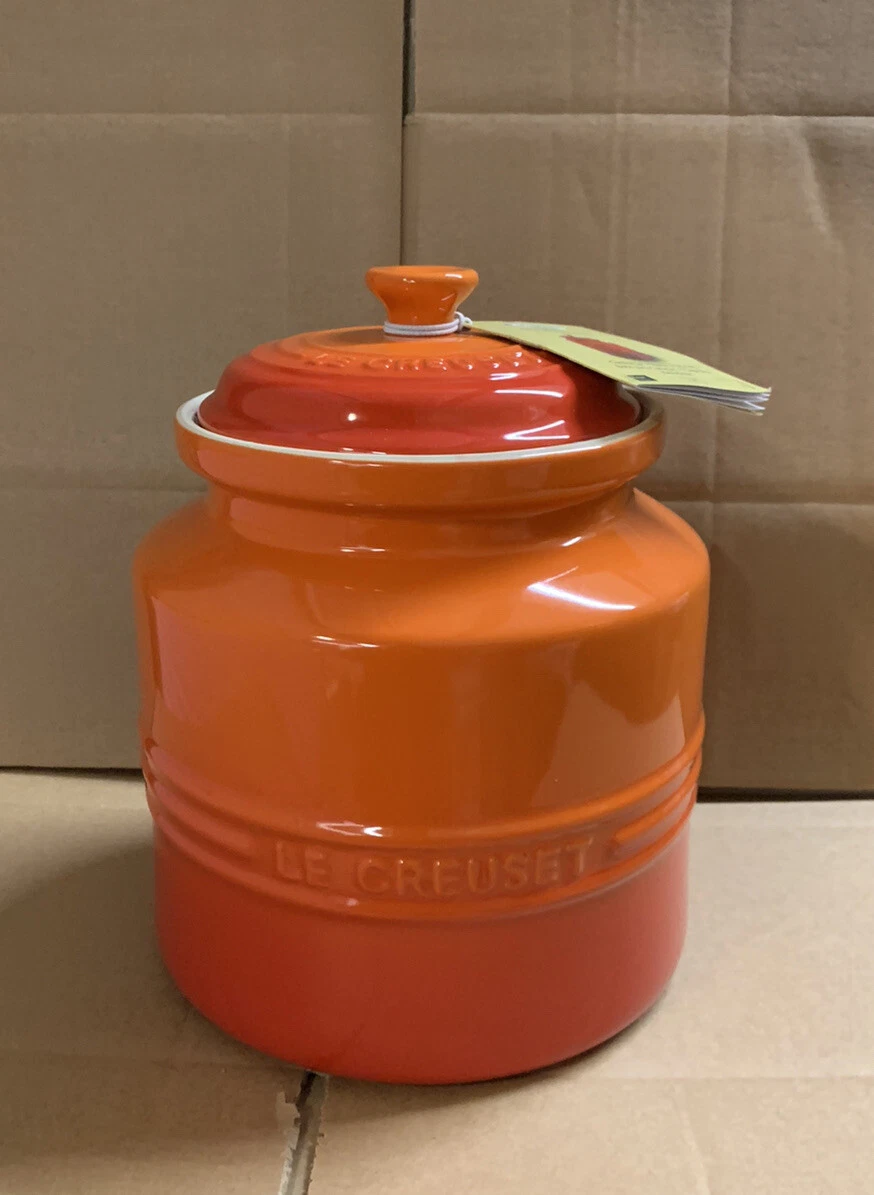 Le Creuset Stoneware Biscuit/Cookie Jar - 2.4L Volcanic (New)
Opens in a new window or tab