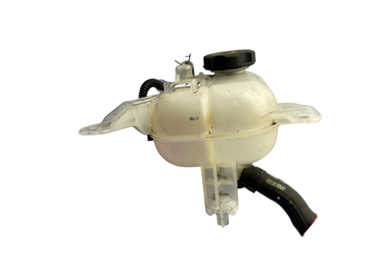 user_cc27ac53ページ 2017-2025 Chrysler Pacifica 3.6L Hybrid Inverter Coolant Reservoir