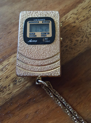 Acme Halskettenuhr  LCD Quarz Uhr mit Kette  -  1970 -er Jahre