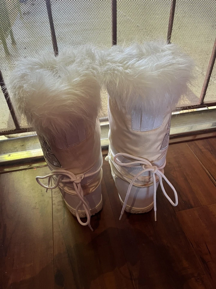 DC White Snow boots. Size M - Image 2 of 4