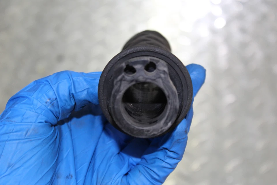 Suzuki GSXR750 2006 tubo de agarre del acelerador derecho Foto 3 de 4