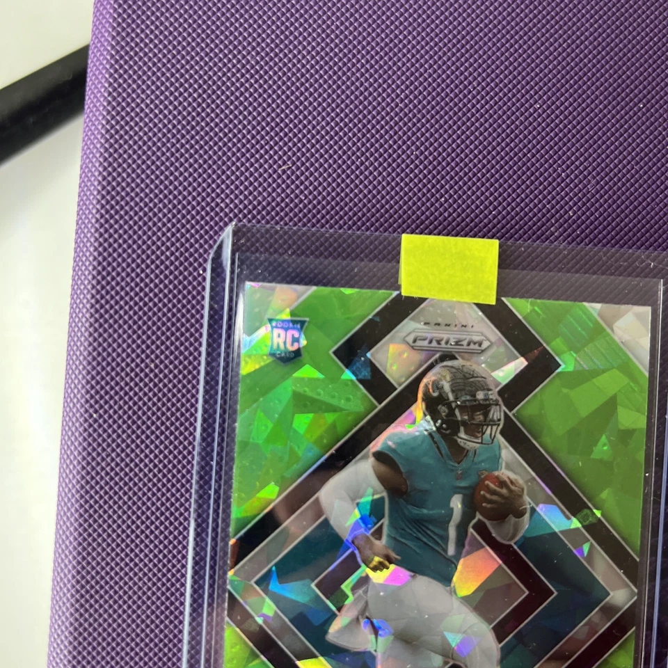 2021 Prizm Travis Etienne Jr. RC Rookie Emergent Green Cracked Ice RARE SSP 🪲🧊 - Image 2 of 4