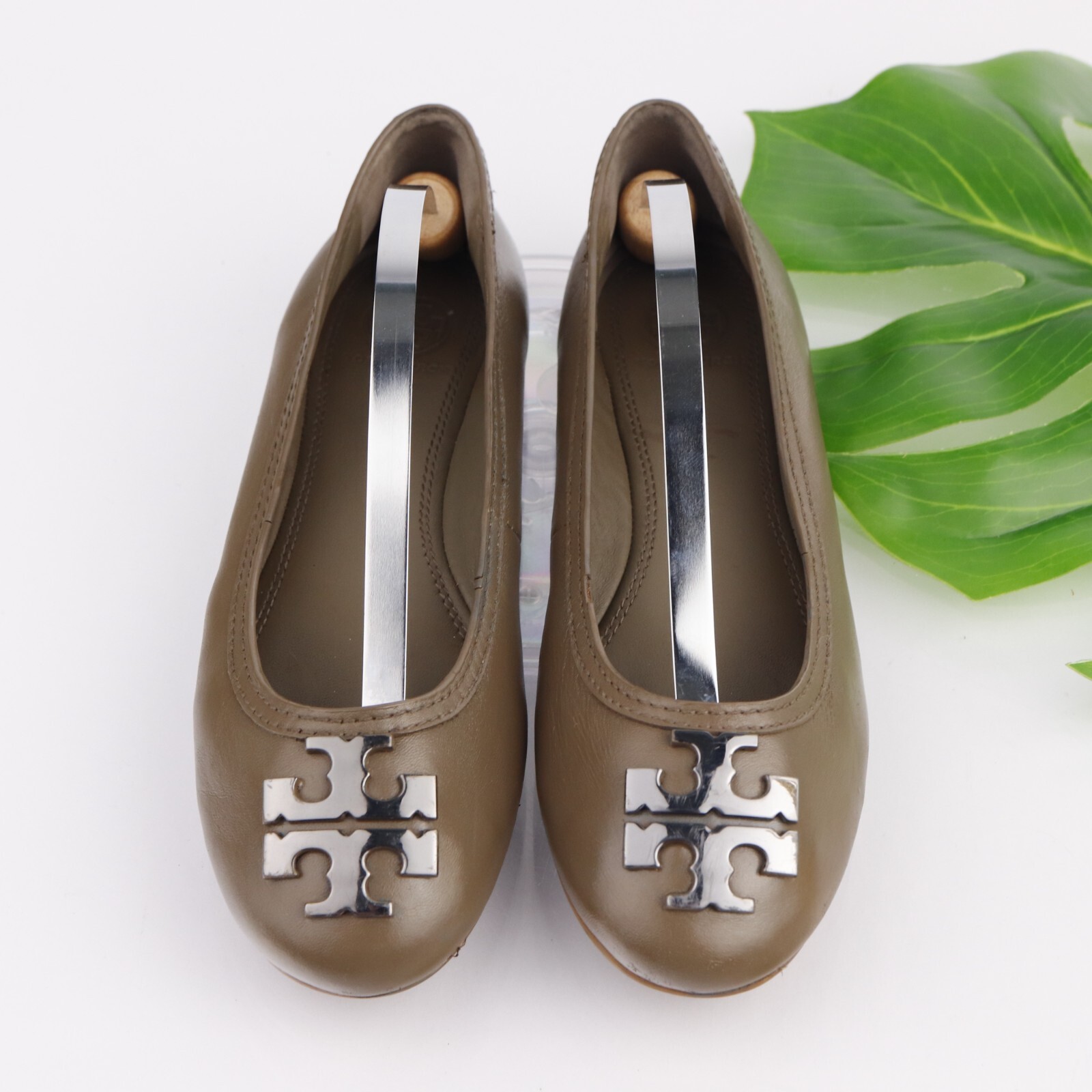Tory Burch Womens Laura Ballet Flat Size 7 Taupe Brown Leather Shoe Silver Logo
