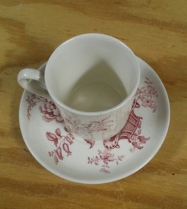 001B-VTG-Charlotte-Royal-Crownford-Ironstone-England-Tea-Cup-amp-Saucer-Red-Flower
