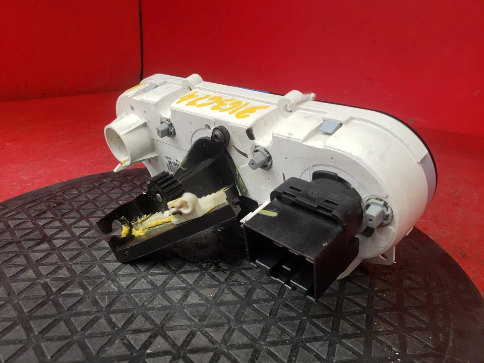 PANEL DE CONTROL DE CALEFACCIÓN FORD FIESTA 2006 Foto 4 de 4