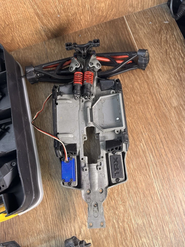 Large 1/16th Revo / Summit VXL Rc Parts Lot - Image 4 of 4