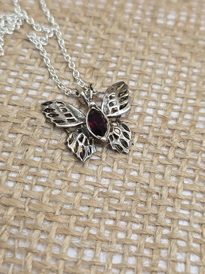 Colgante Vintage Mariposa Granate Simulado Marquesa 1.5ct Oro Blanco 14K Plata Foto 2 de 4