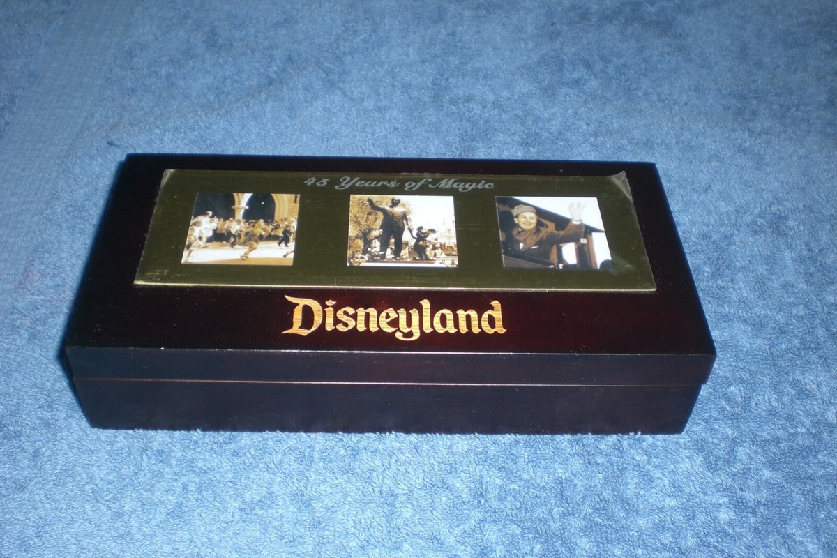 Disney 2000 DLR Disneyland 45 YEARS OF MAGIC 5-Pin Boxed Set & COA 