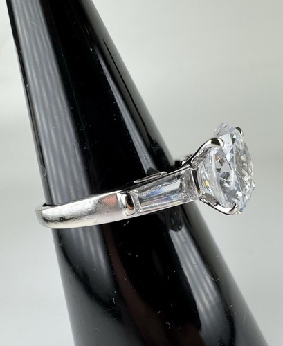 14k White Gold CZ Solitaire & Baguettes Engagement Ring Sz.7 Wedding Anniversary - Picture 7 of 13