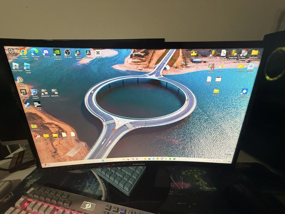 Samsung CF390 Series 24 inch Curved LED Monitor - Image 3 of 4