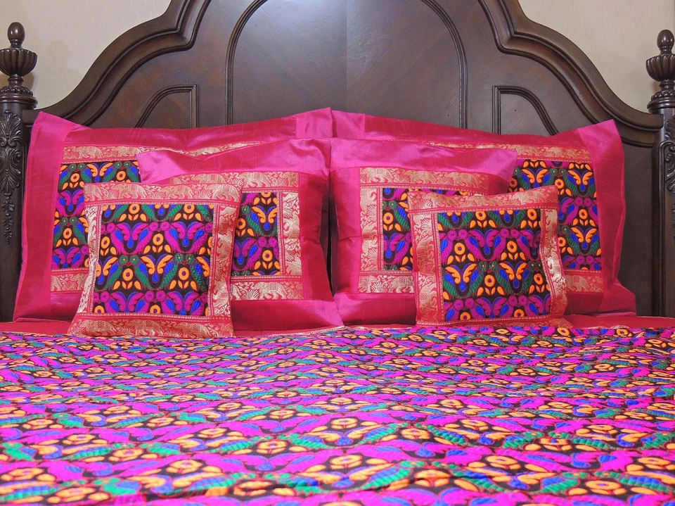 Juego de fundas de almohada edredón bordadas rosa elegante King - Hermosa ropa de cama India Foto 2 de 4