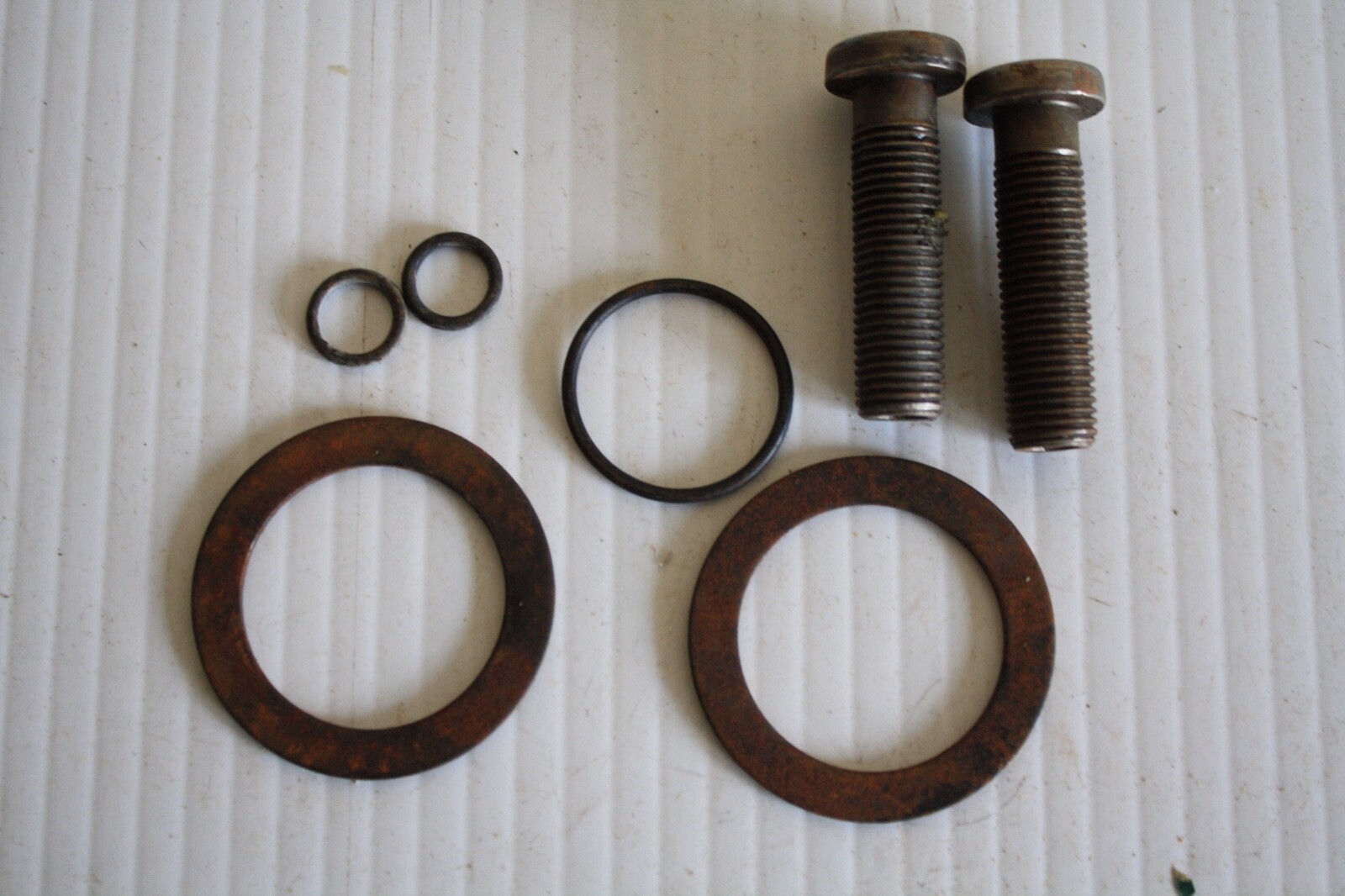 GM 5686107 STEERING GEAR PITMAN SHAFT SEAL & WASHER KIT. 1956 