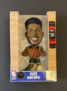 Giannis Milwaukee Bucks 4.5" FOCO Vinyl Showstomperz Bobblehead