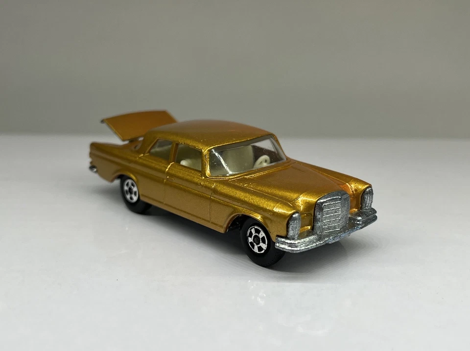 Lesney Matchbox Superfast No. 46 Mercedes 300 SE Coupe with Original Box CLEAN - Image 4 of 4