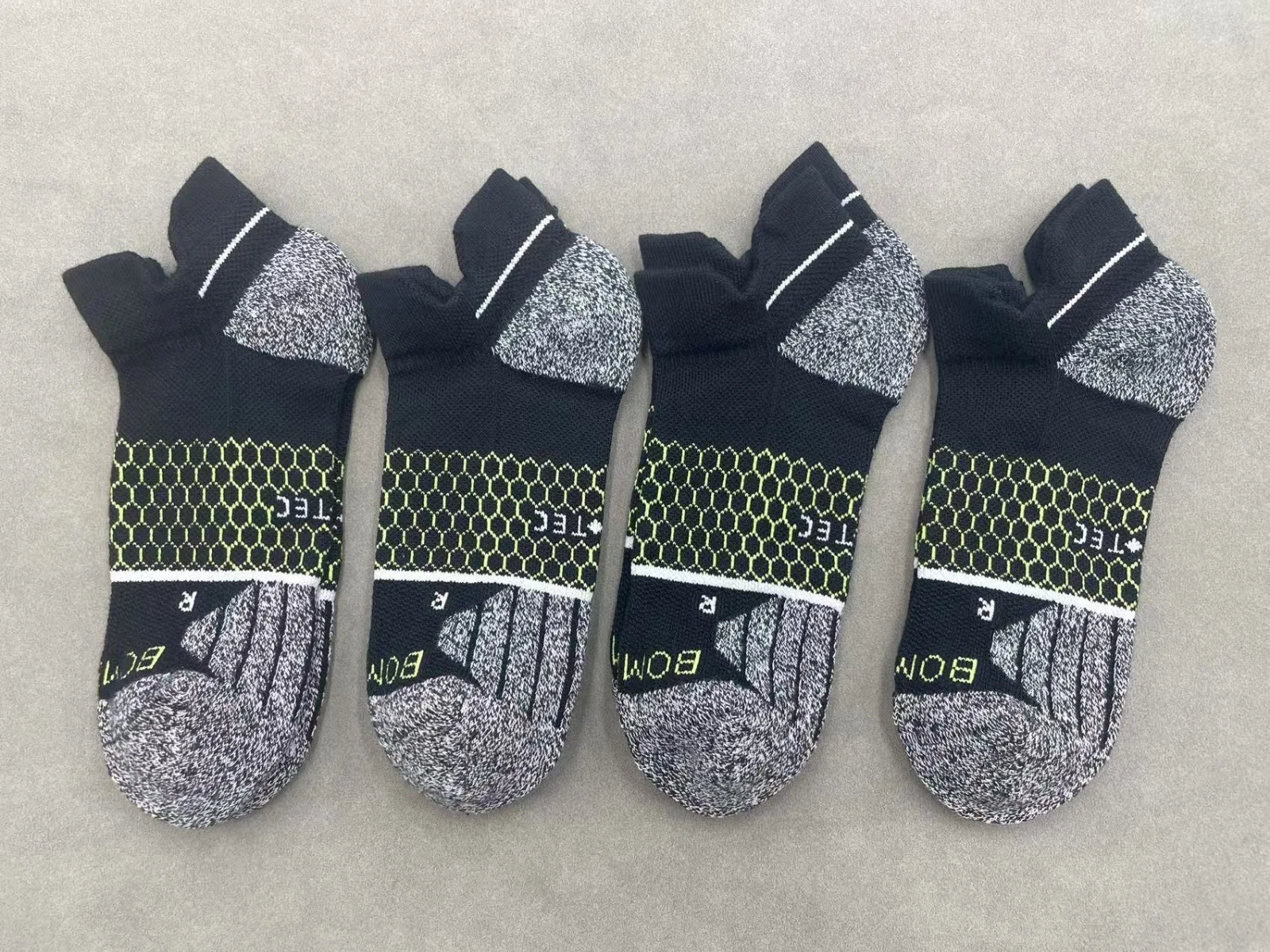 4 pairs Bombas Women's All-Purpose black Ankle socks - Size MEDIUM