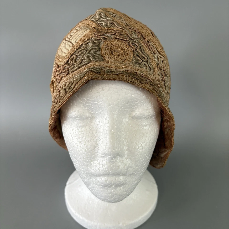 Antique 1920s Cloche Embroidered Silk Headpiece Hat Beige Gold Theater Costume - Image 3 of 4