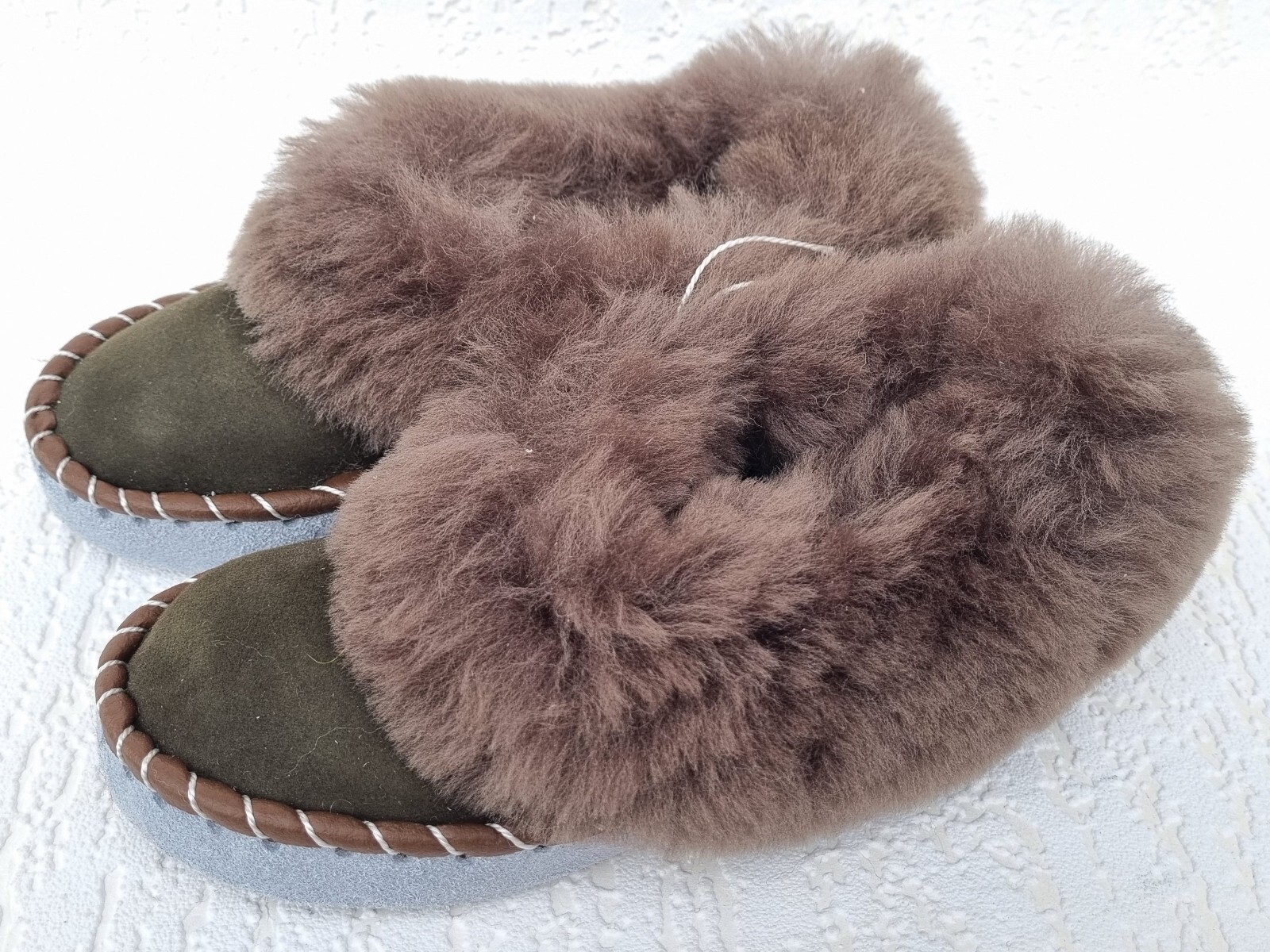 APL PELLICCIA DI AGNELLO PANTOFOLE calde taglia 31 NUOVE pelle di pecora pelle fatte a mano (20.05.08.2022.1)
