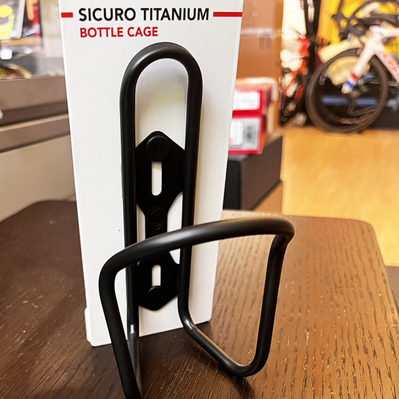 SILCA SICURO TITANIUM BOTTLE CAGE 2個セット SNZOE14-1.jpg