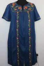 Go Softly Patio House Dress Womens M Chambray Midi Embroidered Pockets Blue