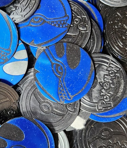 OFFICIAL POKEMON TCG PLASTIC BLUE HOLOFOIL KYOGRE COIN