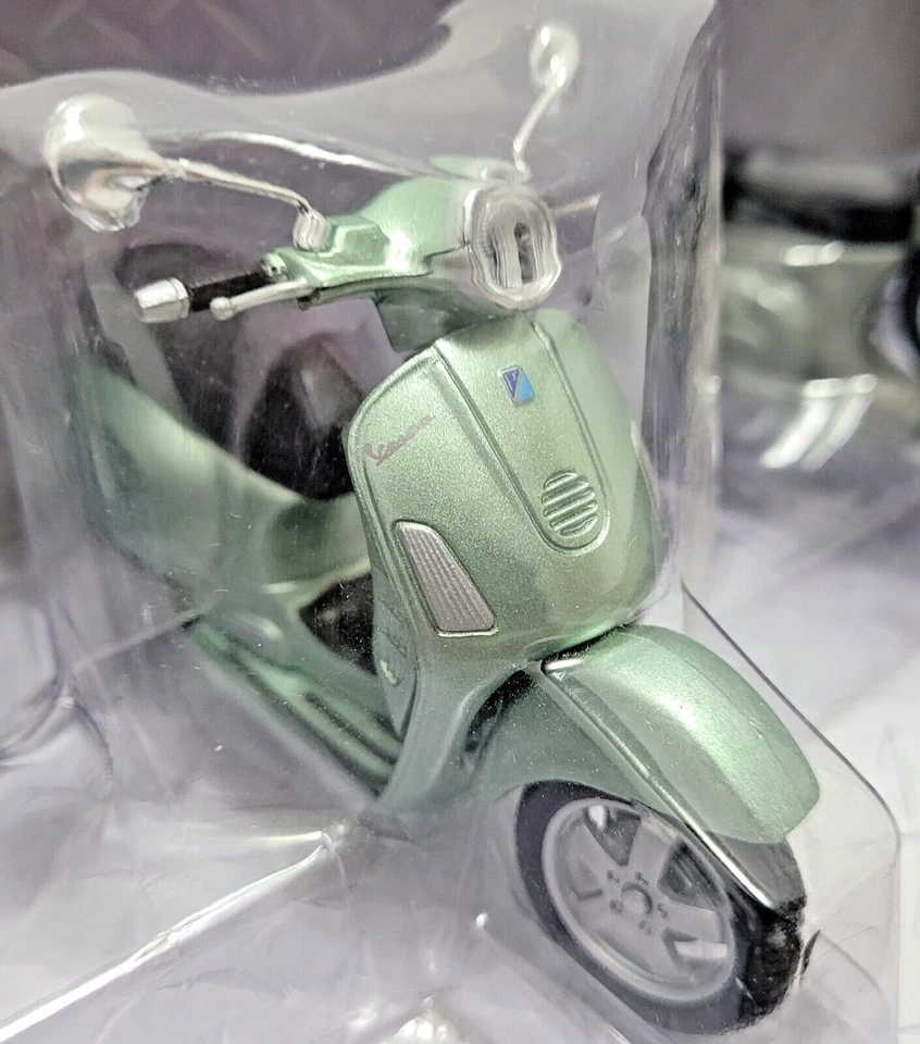 KID CONNECTION MAISTO MOTOCYCLE VESPA COLLECTION ***MINT IN BOX & FREE SHIP*** - Image 2 of 4