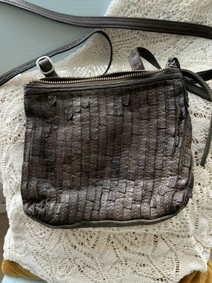 Cartera Day & Mood™ Brenna con mango superior cuero marrón chocolate bandolera $228+ Foto 2 de 4