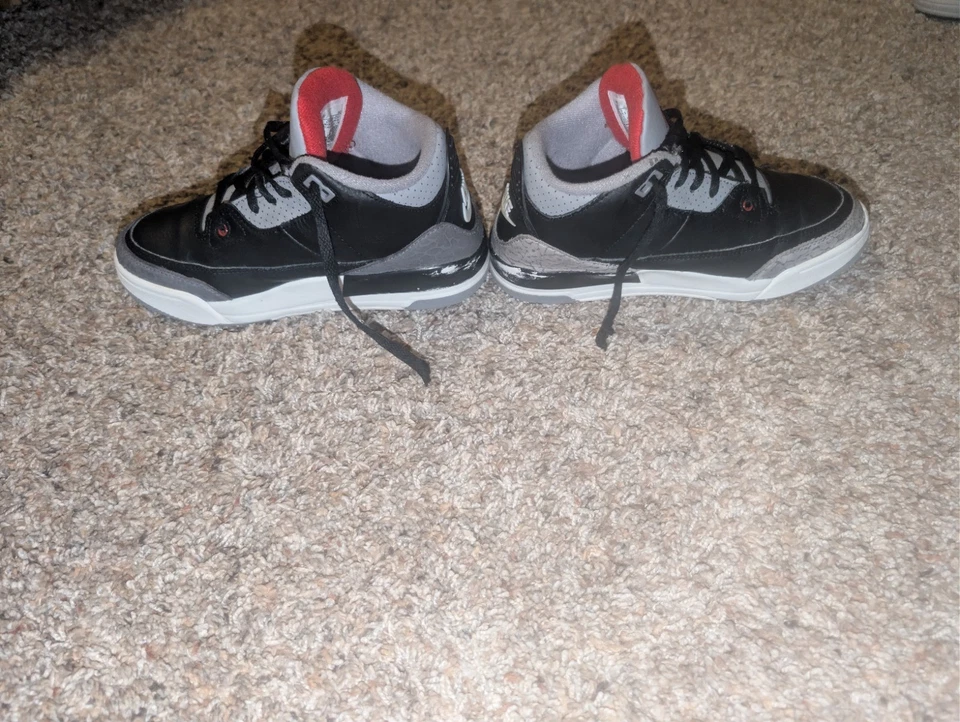 Boys Nike Air Jordan 3 Retro Black Cement Size 2y (DM0966-010) - Image 2 of 4