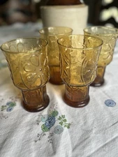 Vintage Amber Glass Tumblers – Set of 4 – Daisy Pattern – Retro 1960s-70s Style