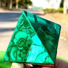146G Natural malachite Pyramid Chakra Treatment Energy Stone Generator Spiritual